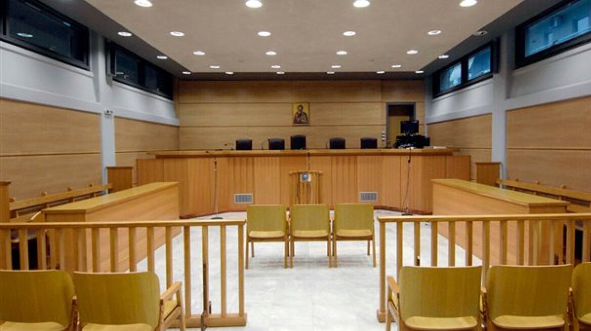 «Ξέφραγα αμπέλια» τα δικαστήρια, λέει η ΔΑΚΕ Δικαστικών Υπαλλήλων